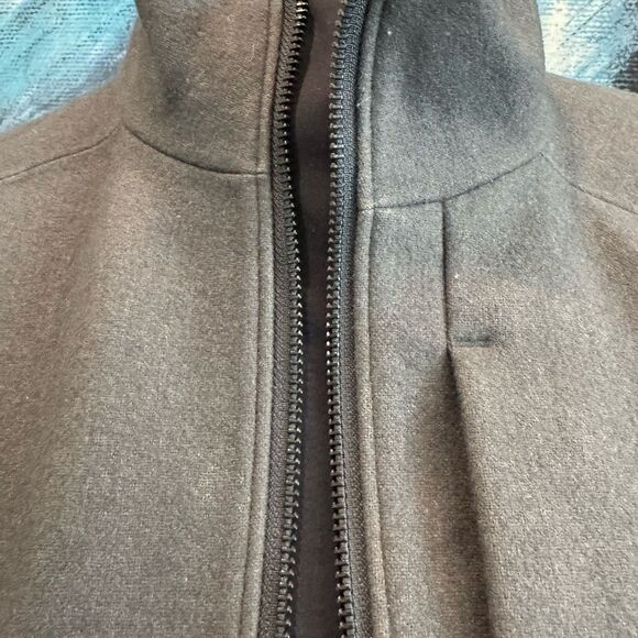 Arc’teryx Diplomat Men's Gray Jacket - Picture 6 of 15
